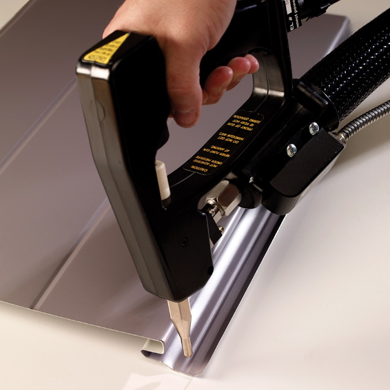 Adhesivos Hot-Melt para Sellado de Techos Metálicos